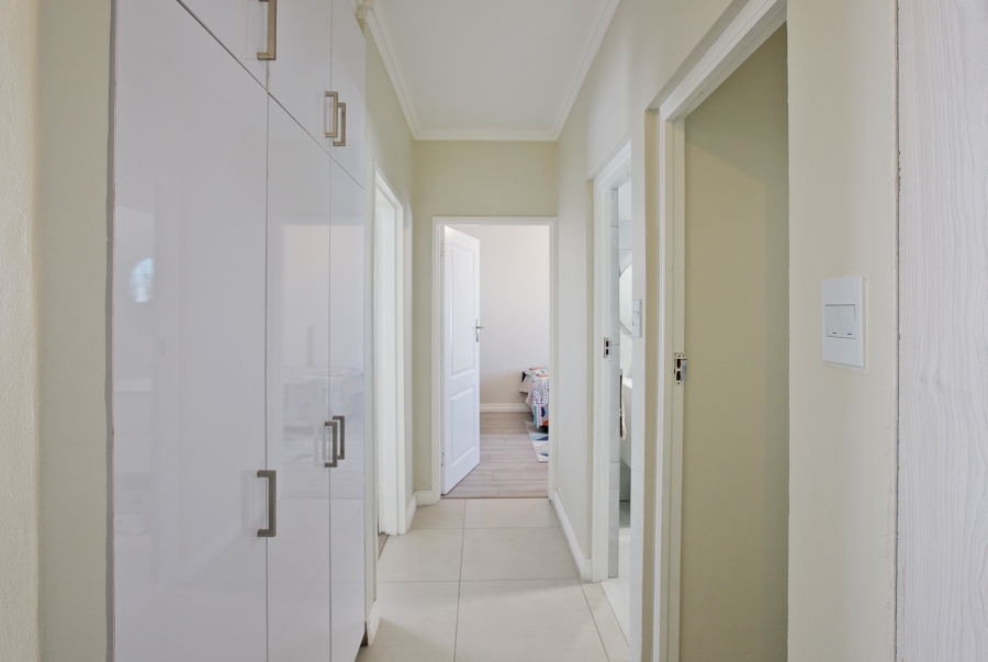 2 Bedroom Property for Sale in Wynberg Upper Western Cape